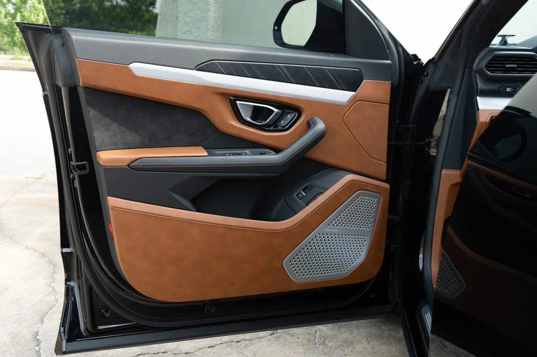 2022 Lamborghini Urus - Image 31 of 31