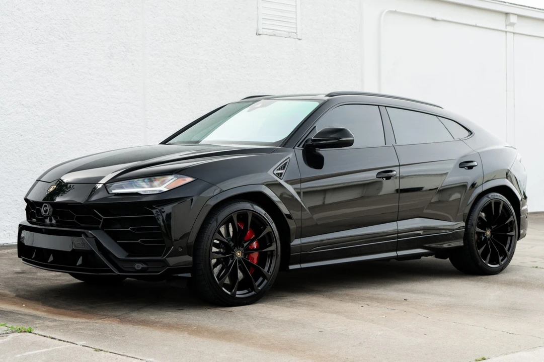 2022 Lamborghini Urus - Image 2 of 31
