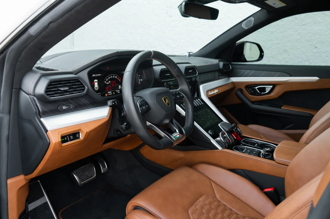2022 Lamborghini Urus - Image 5 of 31