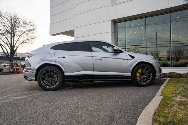 2022 Lamborghini Urus - Image 19 of 31
