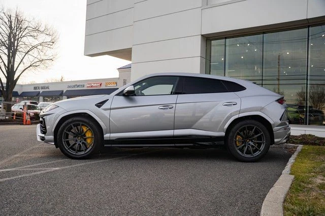 2022 Lamborghini Urus - Image 8 of 31
