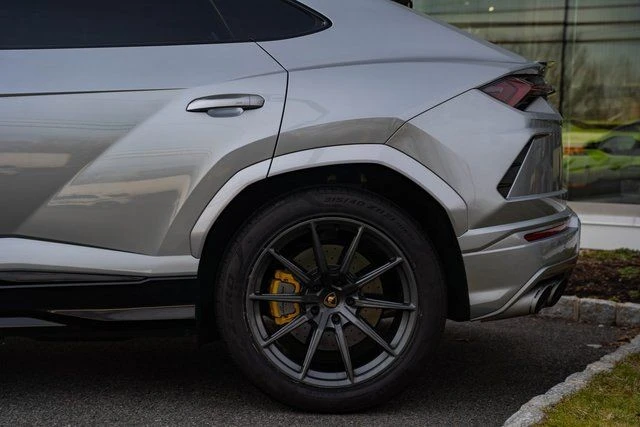 2022 Lamborghini Urus - Image 12 of 21