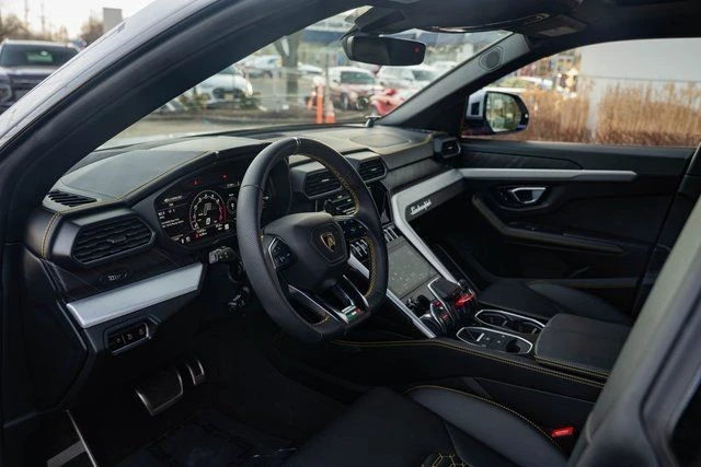 2022 Lamborghini Urus - Image 24 of 31