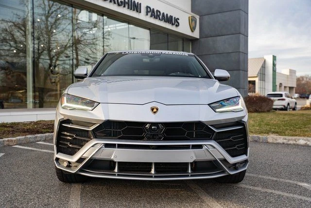 2022 Lamborghini Urus - Image 2 of 31