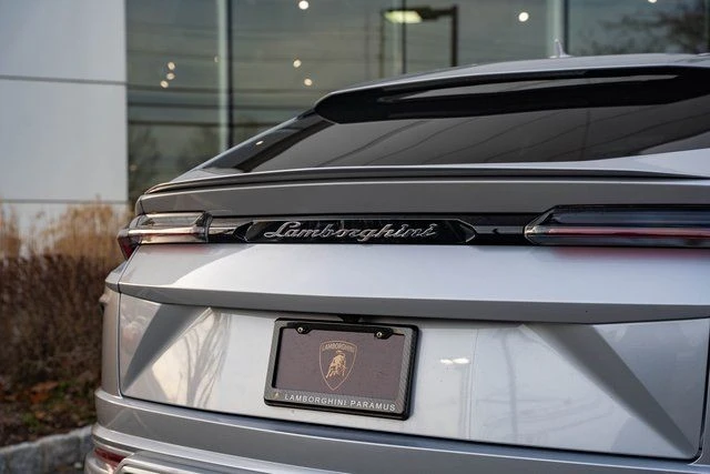 2022 Lamborghini Urus - Image 17 of 31