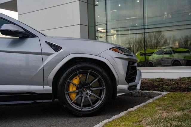 2022 Lamborghini Urus - Image 23 of 31
