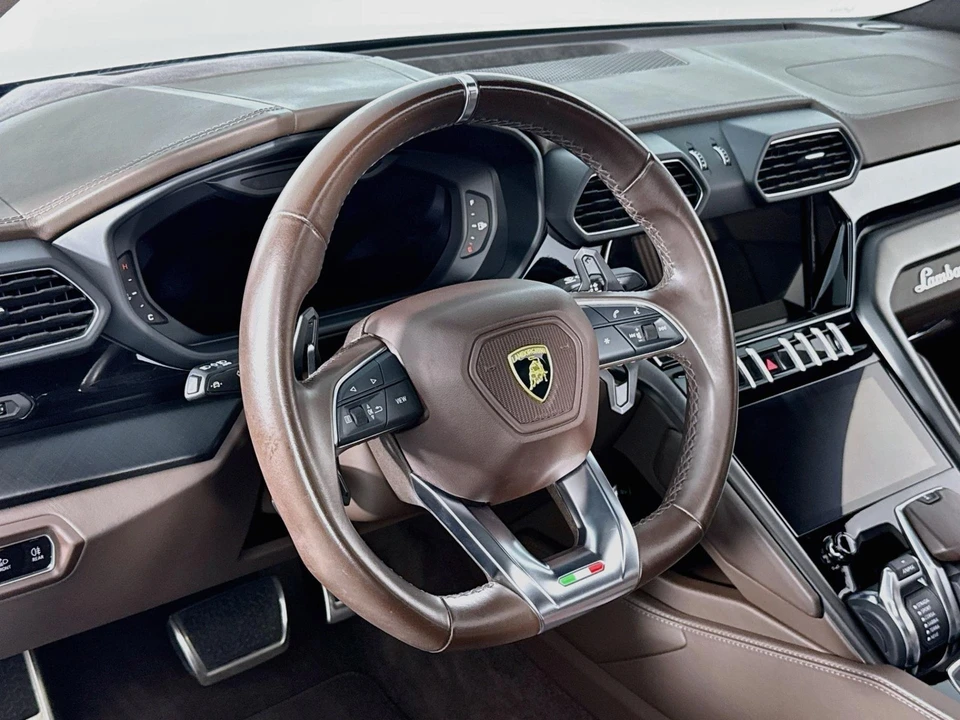 2022 Lamborghini Urus - Image 24 of 31