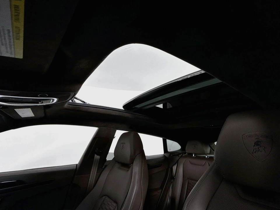 2022 Lamborghini Urus - Image 26 of 31
