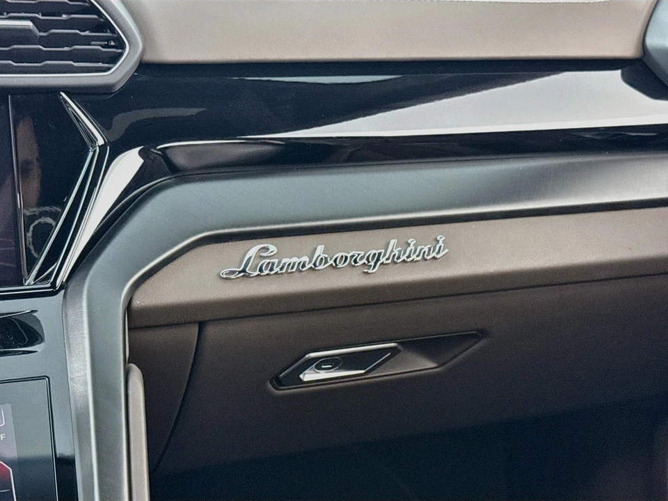 2022 Lamborghini Urus - Image 10 of 31