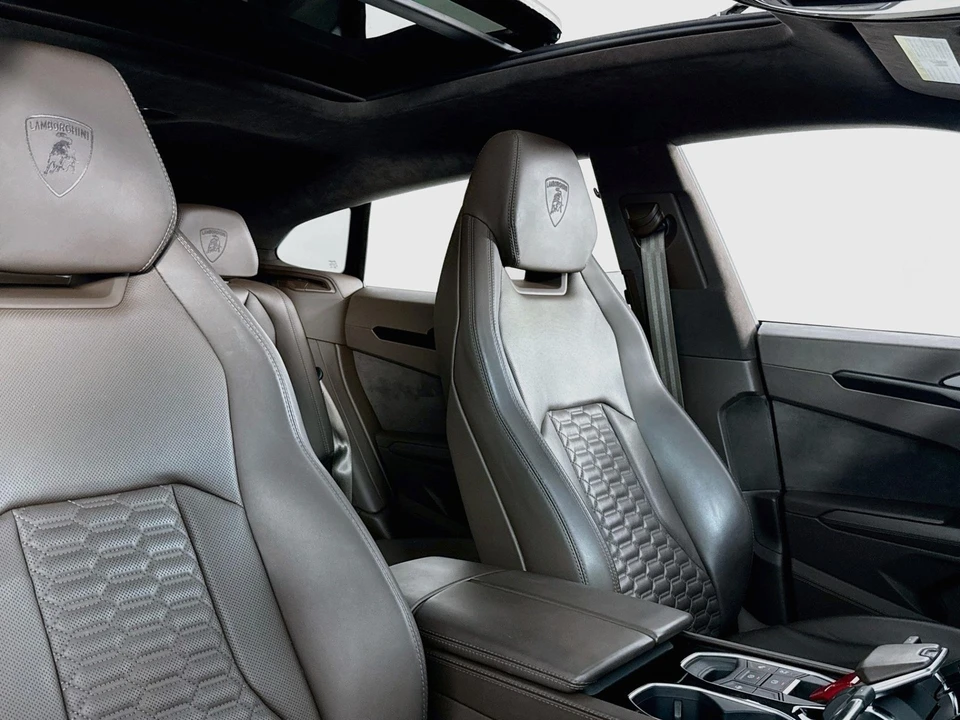 2022 Lamborghini Urus - Image 11 of 31