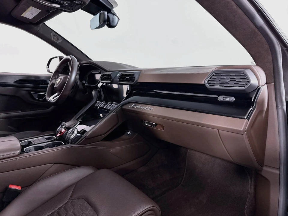2022 Lamborghini Urus - Image 16 of 31