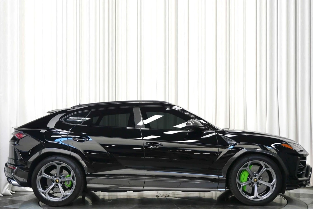 2022 Lamborghini Urus - Image 2 of 21