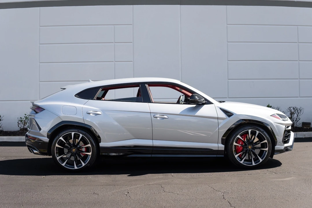 2022 Lamborghini Urus - Image 17 of 21