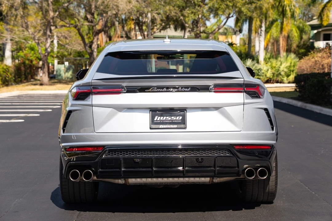 2022 Lamborghini Urus - Image 2 of 21