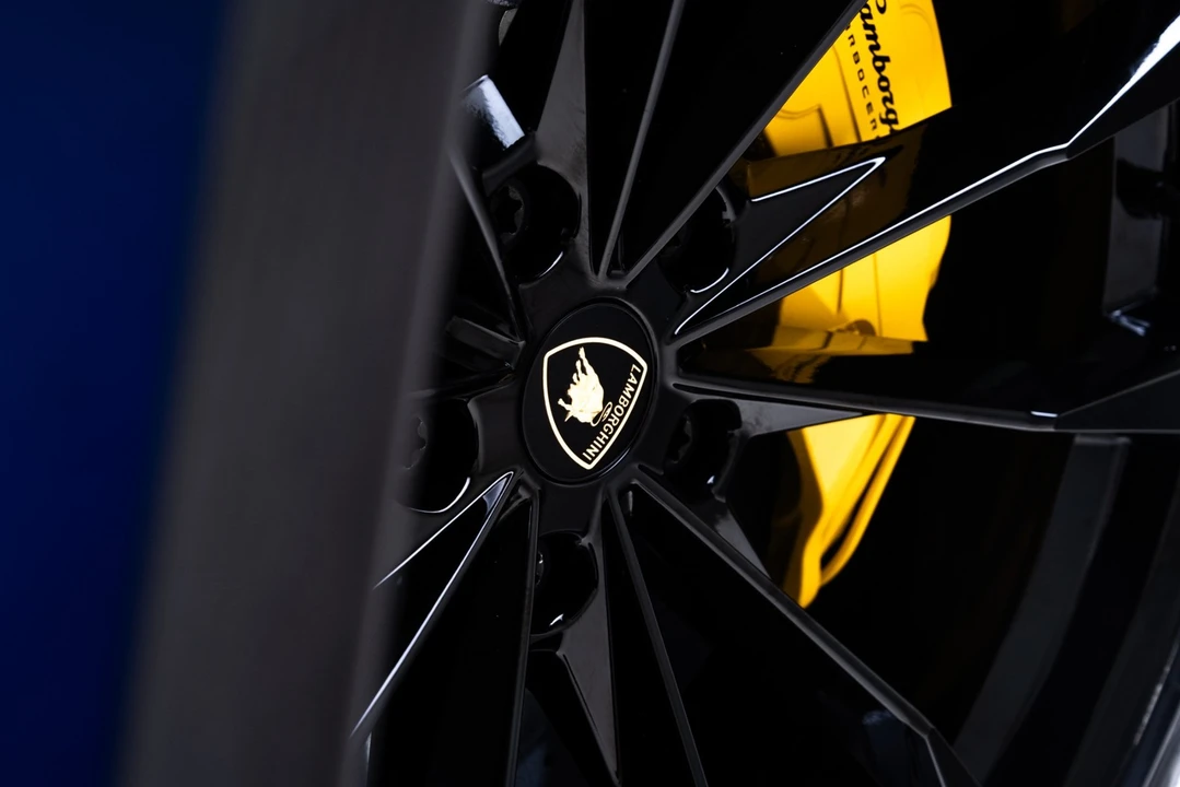 2022 Lamborghini Urus - Image 19 of 31