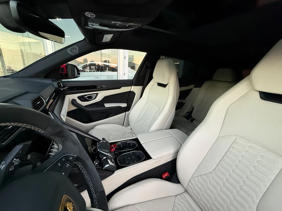 2022 Lamborghini Urus - Image 17 of 21