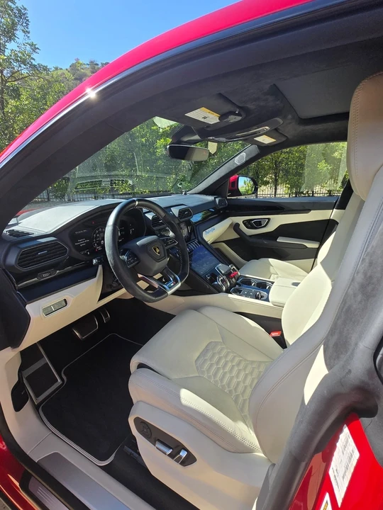 2022 Lamborghini Urus - Image 10 of 12