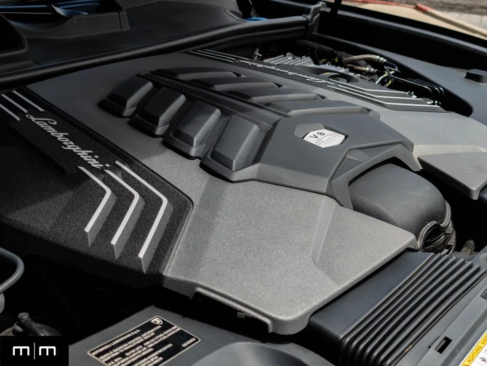 2022 Lamborghini Urus - Image 17 of 21