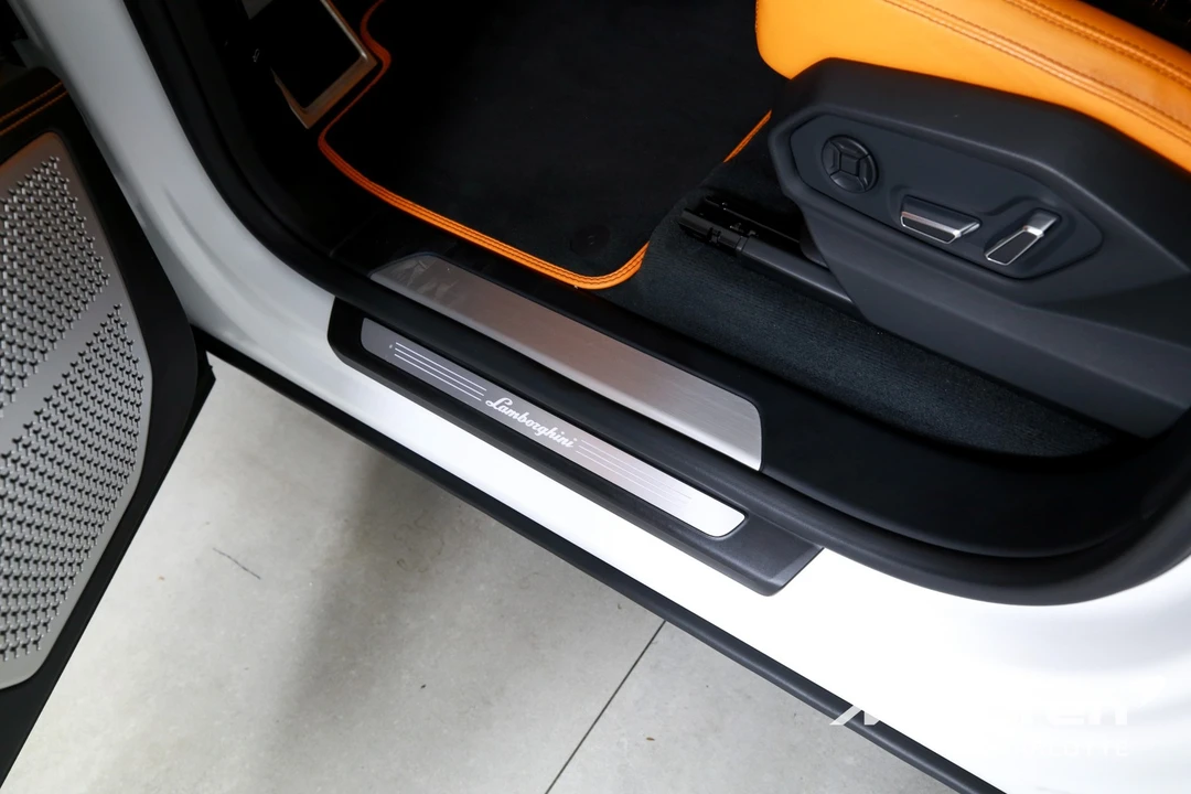 2022 Lamborghini Urus - Image 16 of 31