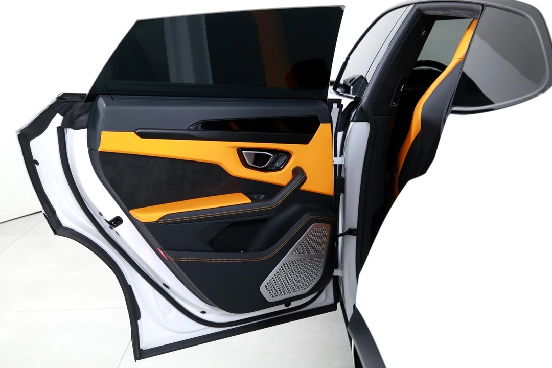 2022 Lamborghini Urus - Image 17 of 31