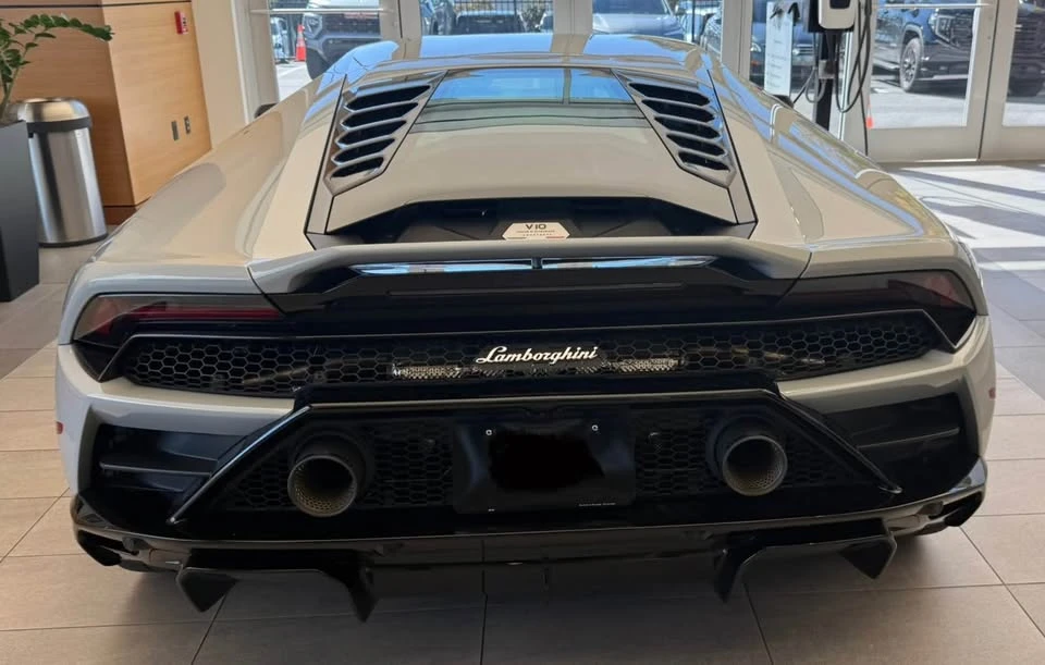 2022 Lamborghini Huracan LP610-2 EVO - Image 2 of 10