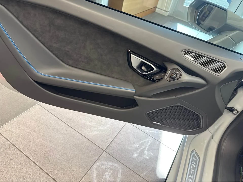 2022 Lamborghini Huracan LP610-2 EVO - Image 9 of 10