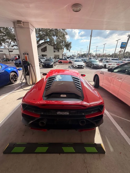 2022 Lamborghini Huracan LP610-2 EVO - Image 2 of 3