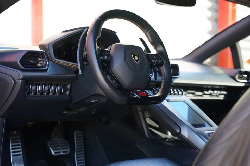 2022 Lamborghini Huracan - Image 2 of 15