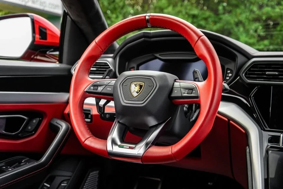 2022 Lamborghini Urus - Image 15 of 20