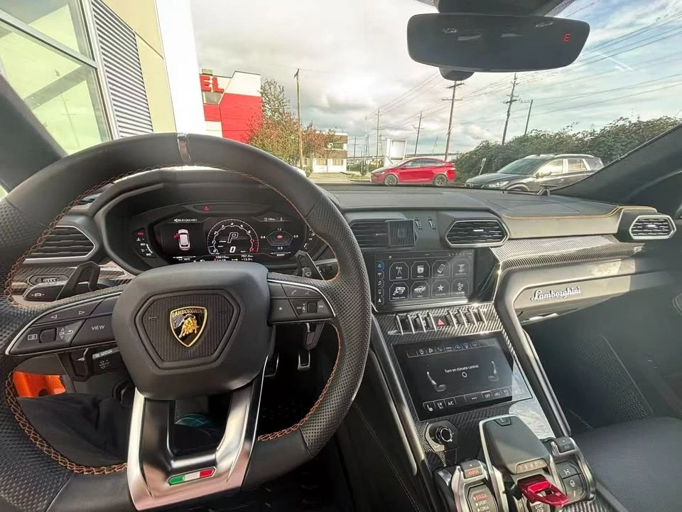 2022 Lamborghini Urus - Image 9 of 15