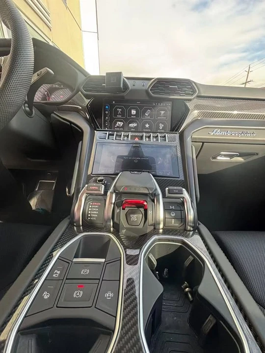 2022 Lamborghini Urus - Image 11 of 15