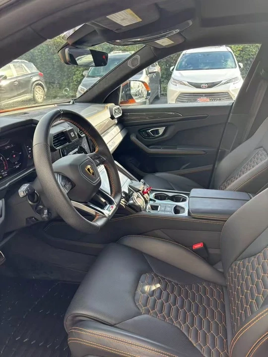 2022 Lamborghini Urus - Image 7 of 15