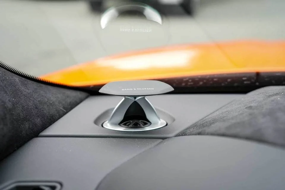 2022 Lamborghini Urus - Image 11 of 16