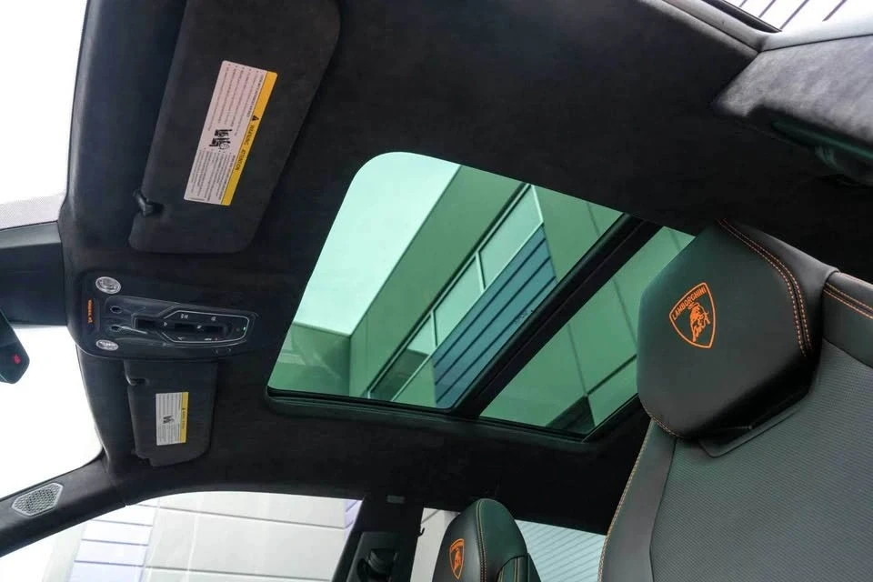 2022 Lamborghini Urus - Image 2 of 16