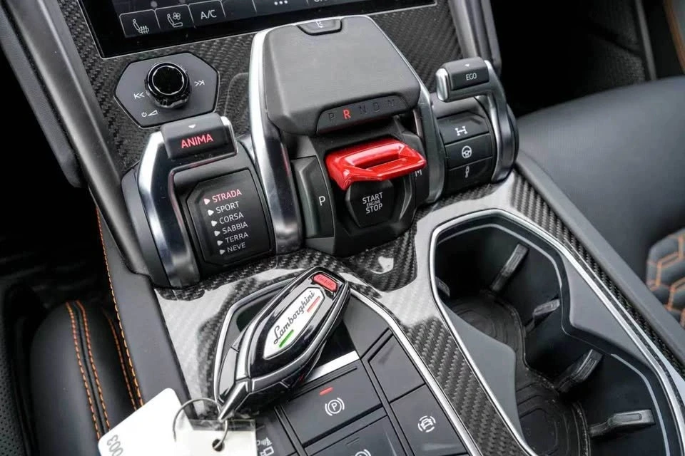 2022 Lamborghini Urus - Image 9 of 16