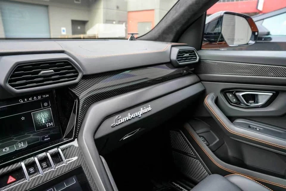 2022 Lamborghini Urus - Image 13 of 16
