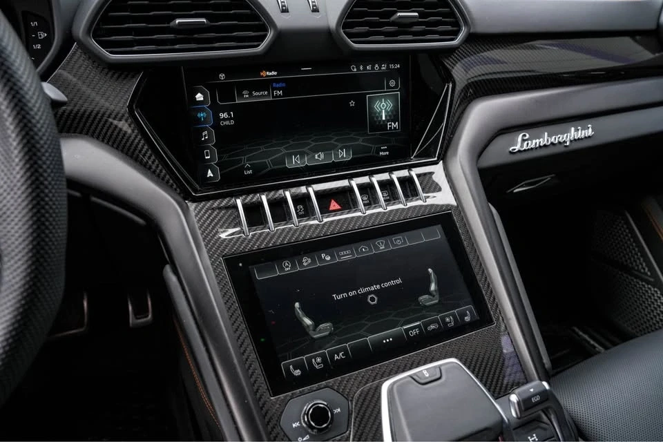 2022 Lamborghini Urus - Image 2 of 14