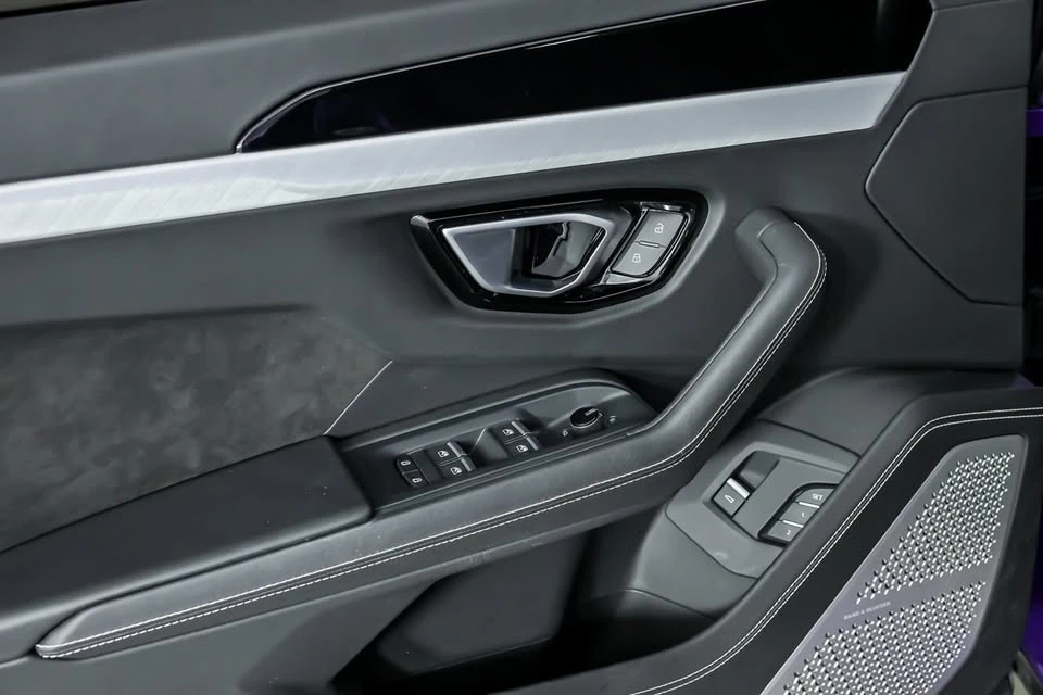 2022 Lamborghini Urus - Image 17 of 19