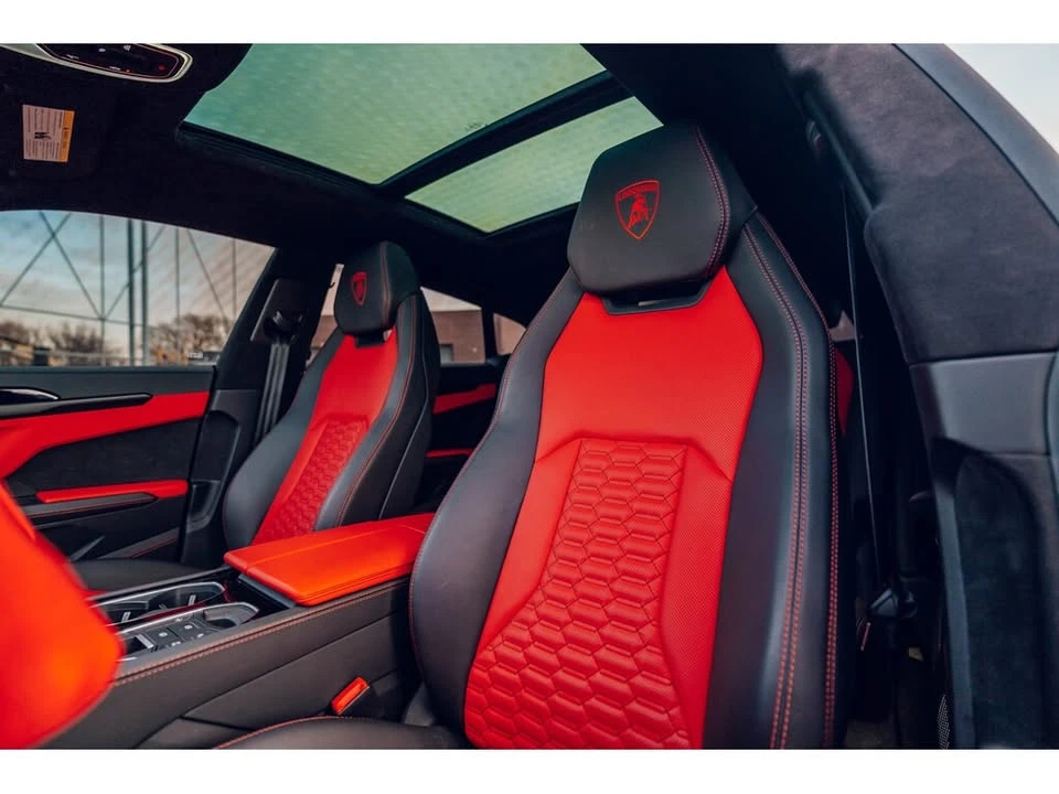2022 Lamborghini Urus - Image 8 of 9