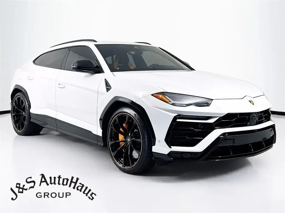 2022 Lamborghini Urus - Image 2 of 17