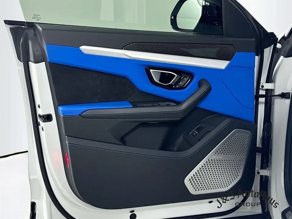 2022 Lamborghini Urus - Image 11 of 17