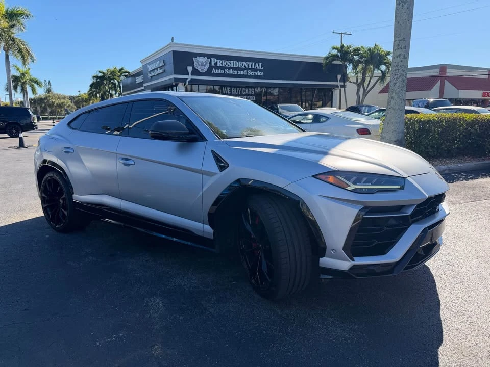 2022 Lamborghini Urus - Image 2 of 10