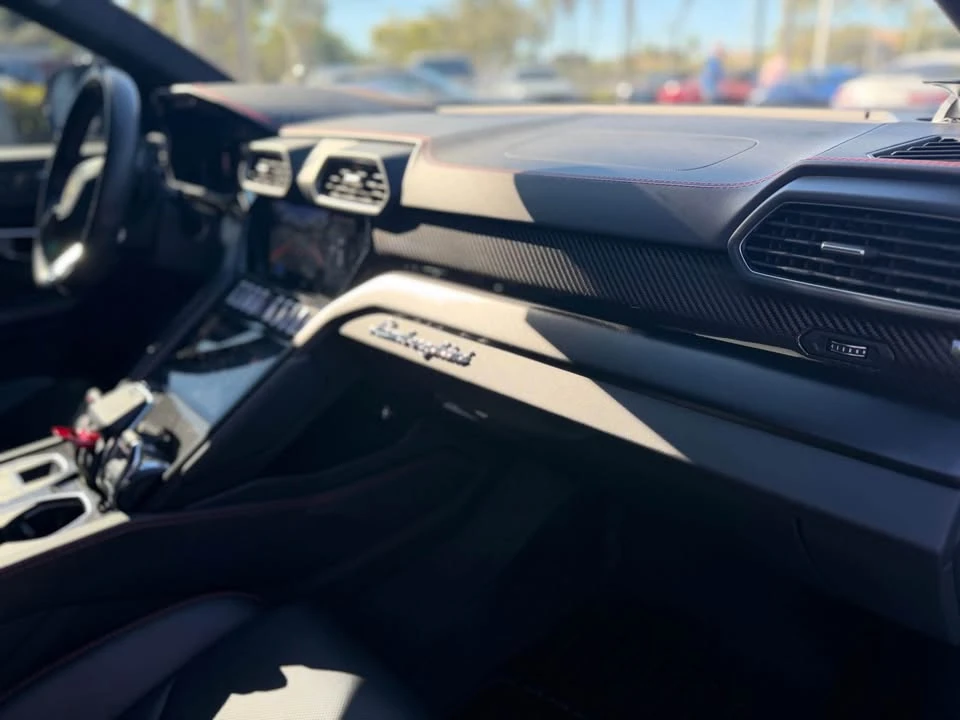 2022 Lamborghini Urus - Image 9 of 10