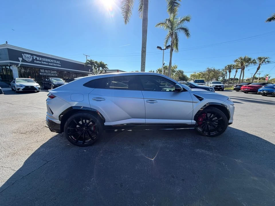 2022 Lamborghini Urus - Image 3 of 10
