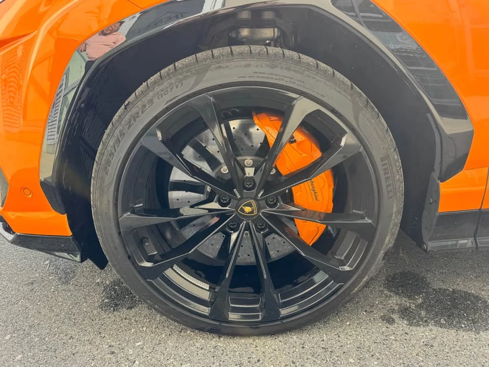 2022 Lamborghini Urus - Image 2 of 17