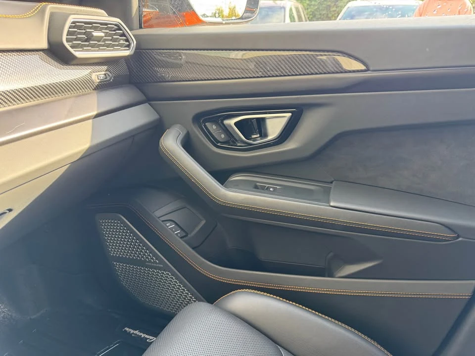 2022 Lamborghini Urus - Image 12 of 17