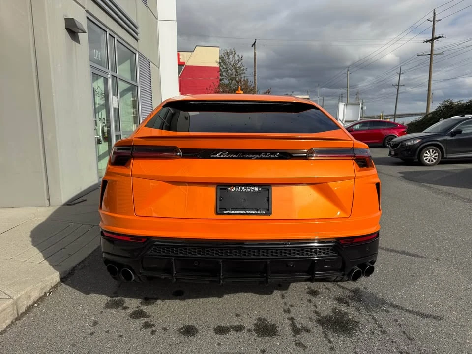 2022 Lamborghini Urus - Image 16 of 17