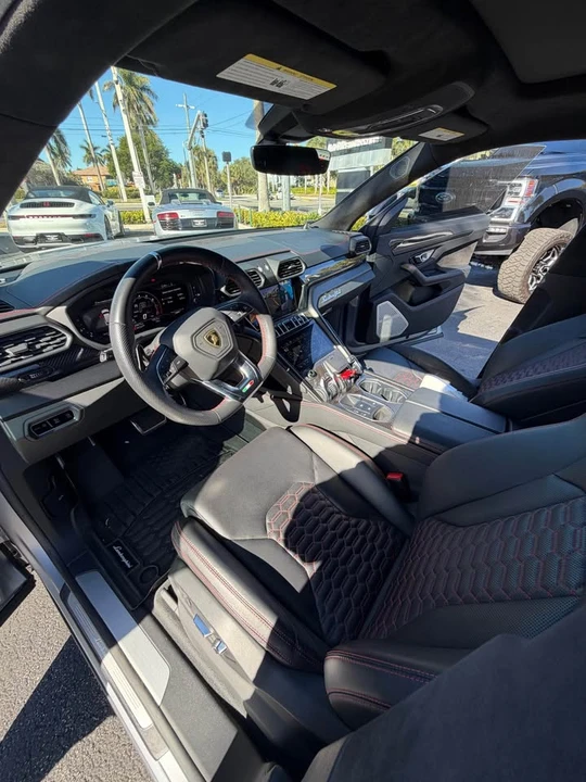2022 Lamborghini Urus - Image 7 of 10