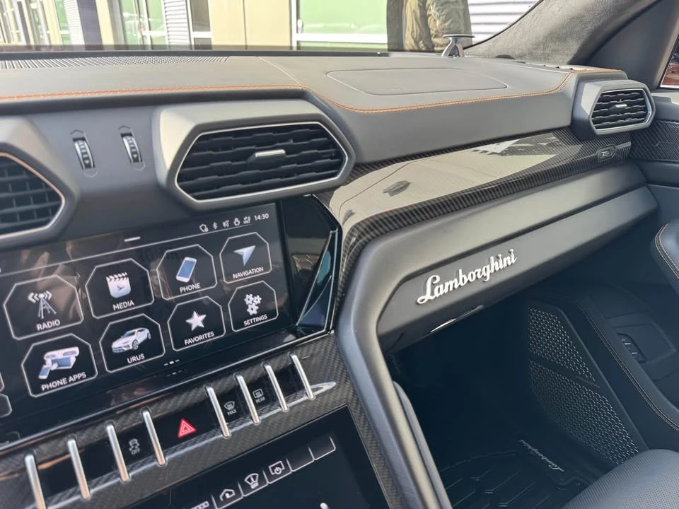 2022 Lamborghini Urus - Image 8 of 17