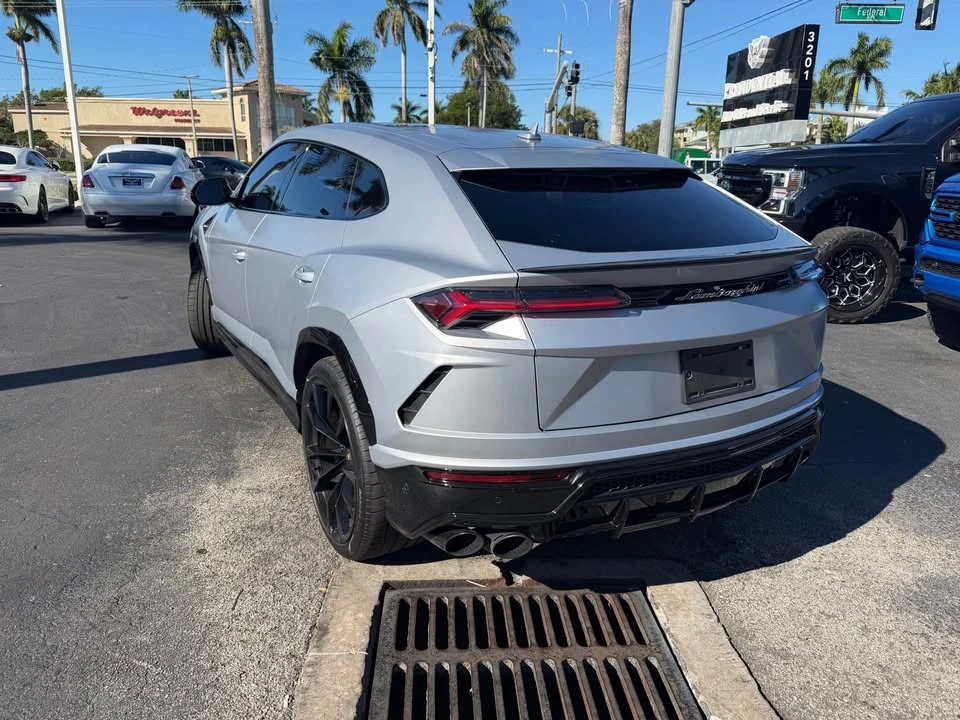 2022 Lamborghini Urus - Image 5 of 10